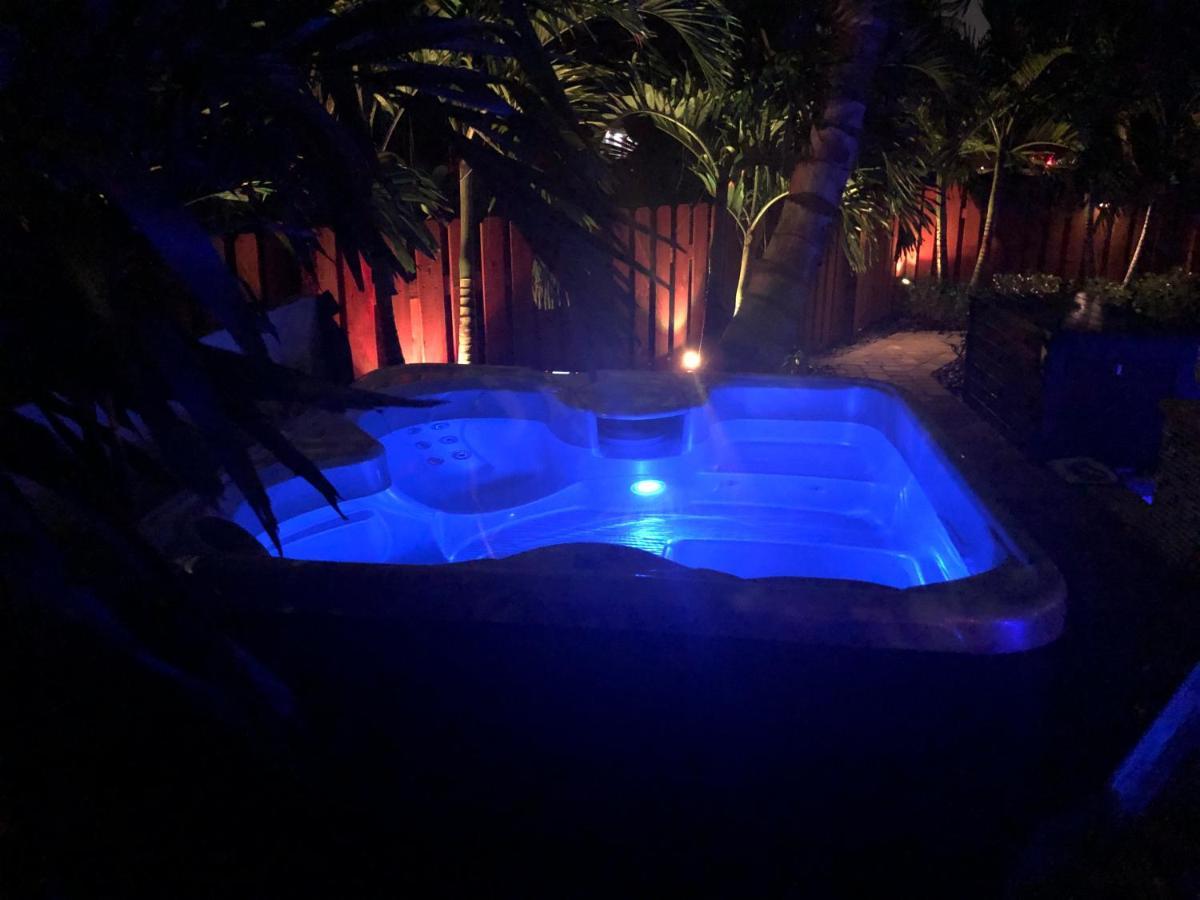 Billy'S Resort- Men Only - Solo Hombres Wilton Manors Exterior photo